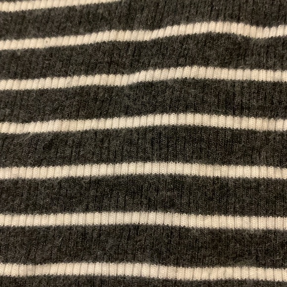 American Eagle Soft Cropped Tee Striped White and Dark Heather Grey - Picture 3 of 4